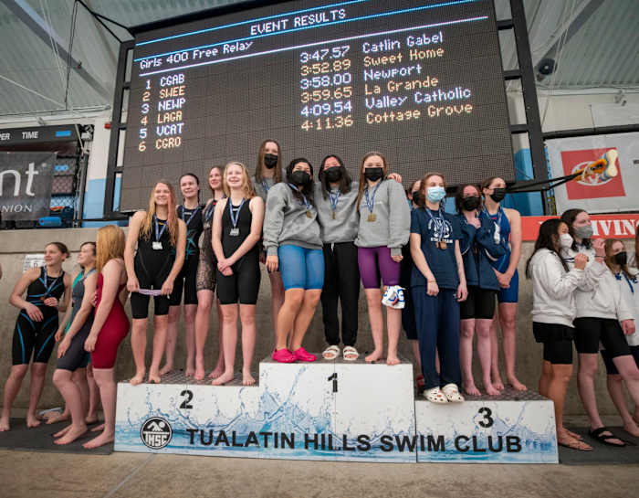 26.girls_400freelay-1